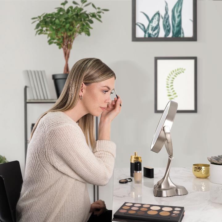 Lighted Makeup Mirror with Magnification & Smart Dim